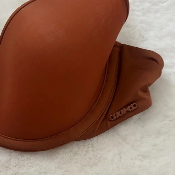 SKIMS weightless scoop Bra - Picture 3 of 5